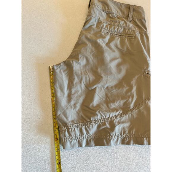 Cabela's Women's Casuals Hiking Shorts Size 6 Tan UPF50 6 Pockets 100% Nylon - Picture 7 of 8